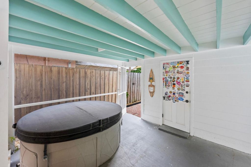 831 N Lakeside Drive, Lake Worth Beach, FL 33460 Photo