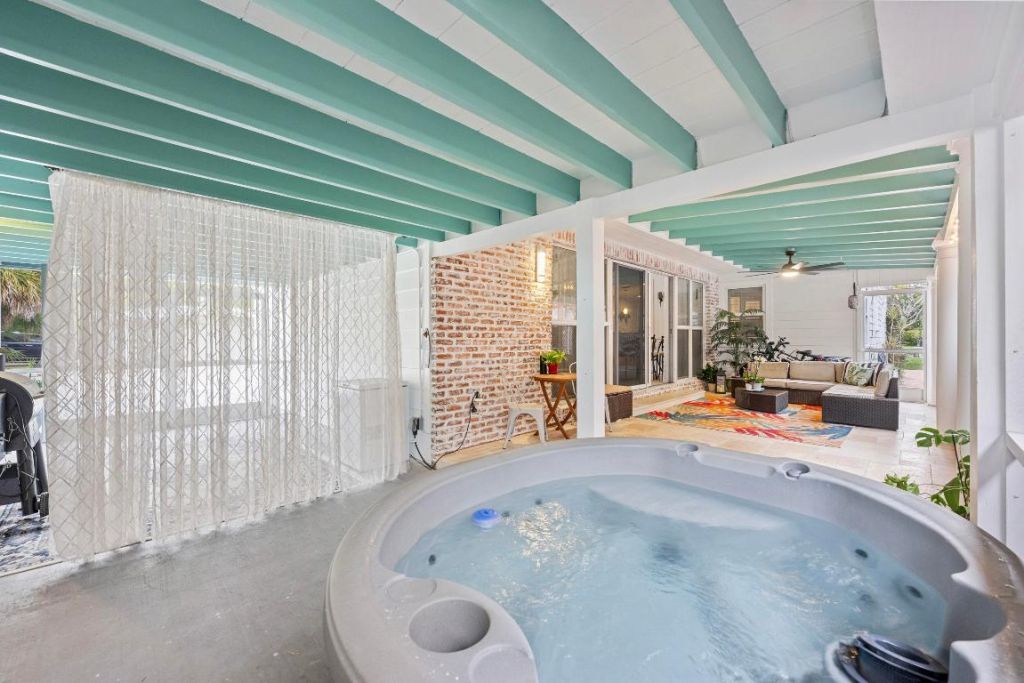 831 N Lakeside Drive, Lake Worth Beach, FL 33460 Photo