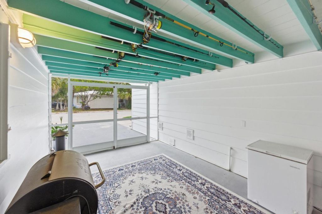 831 N Lakeside Drive, Lake Worth Beach, FL 33460 Photo