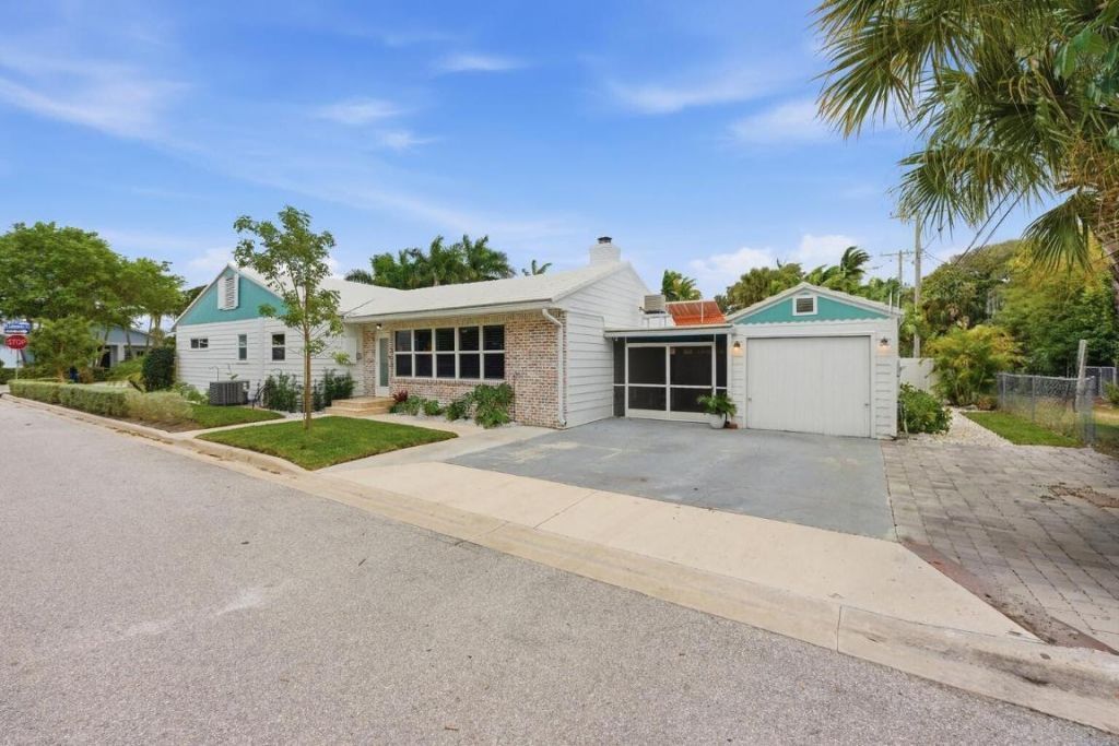 831 N Lakeside Drive, Lake Worth Beach, FL 33460 Photo