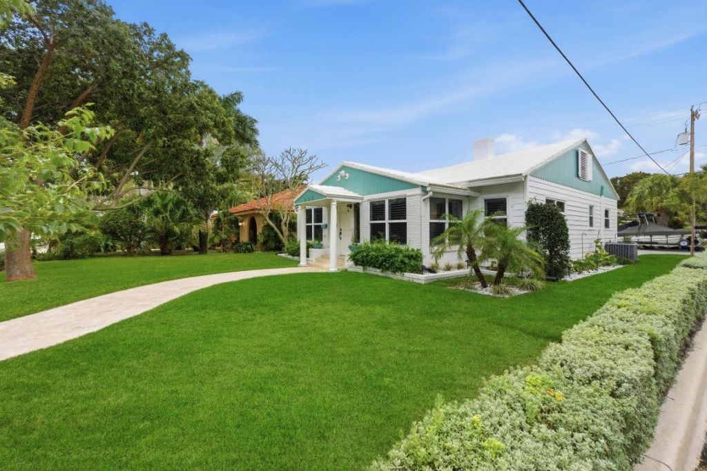 831 N Lakeside Drive, Lake Worth Beach, FL 33460 Photo