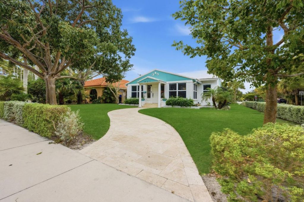 831 N Lakeside Drive, Lake Worth Beach, FL 33460 Photo