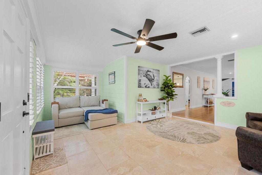 831 N Lakeside Drive, Lake Worth Beach, FL 33460 Photo