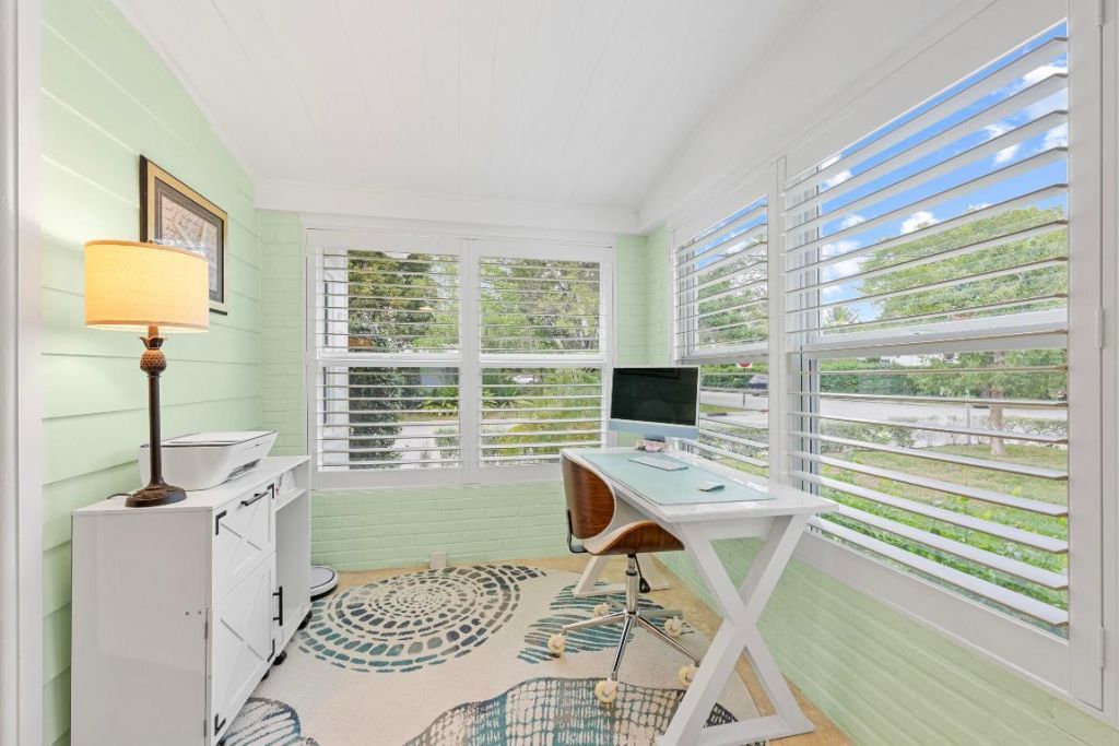 831 N Lakeside Drive, Lake Worth Beach, FL 33460 Photo