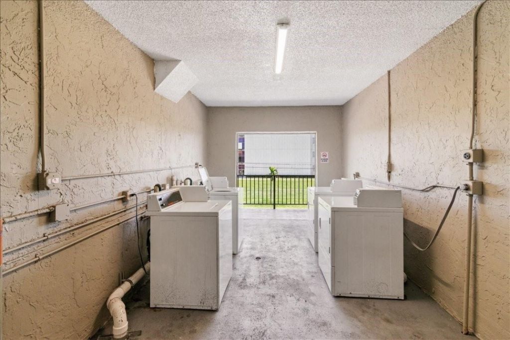 5100 SW 41st St, Unit 321, Pembroke Park, FL 33023 Photo