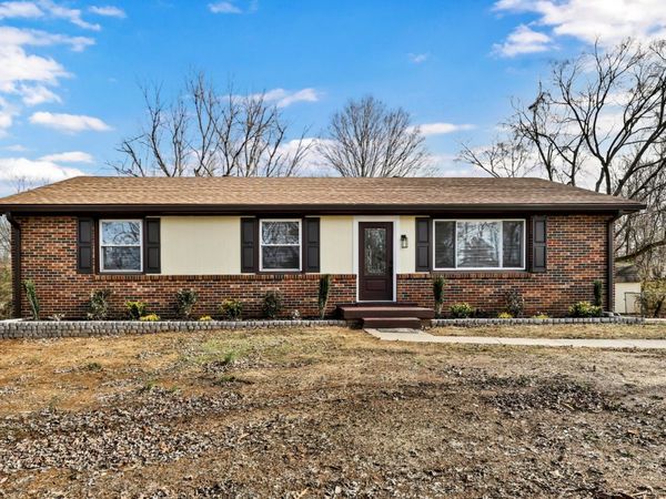 139 W Regent Dr, Clarksville, TN 37043