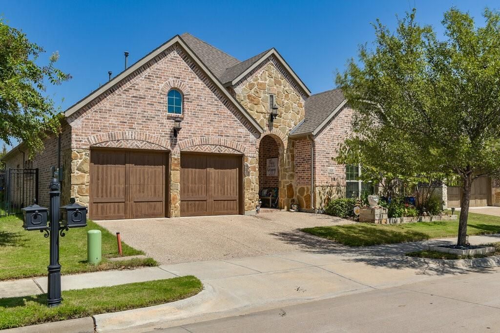1121 Lone Ivory Trail, Arlington, TX 76005 Main Photo
