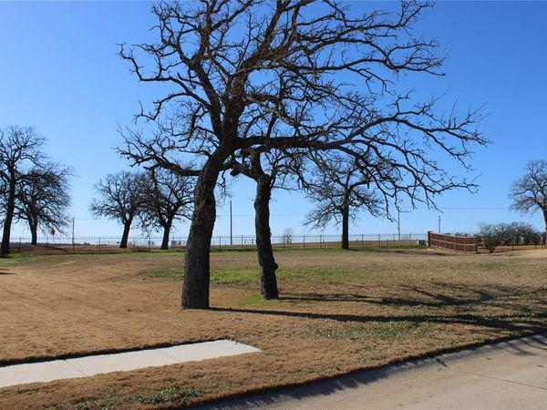 114 Highland Court , Boyd, TX 76023