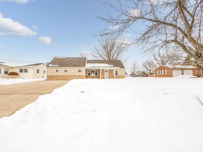 424 Hoopengarner Street, Wapakoneta, OH 45895 Photo 2