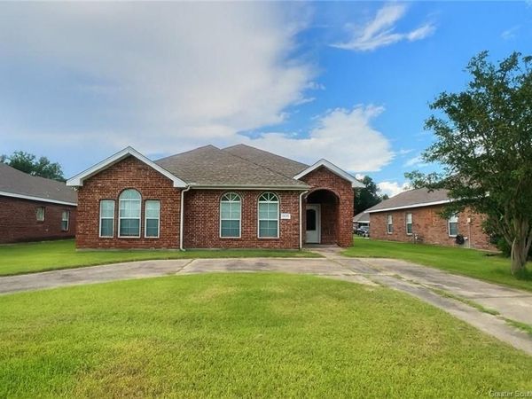 1825 E Prien Lake Road E, Lake Charles, LA 70601