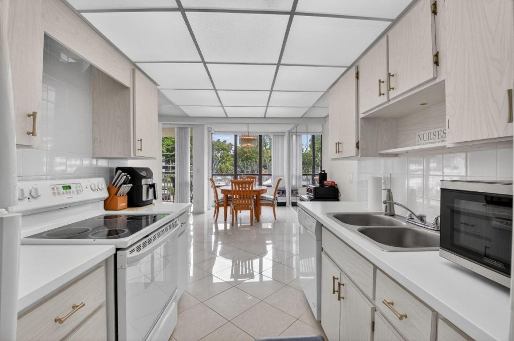 799 Jeffery Street, Unit 209, Boca Raton, FL 33487 Photo