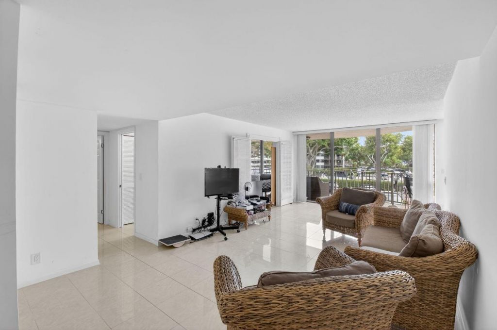 799 Jeffery Street, Unit 209, Boca Raton, FL 33487 Photo