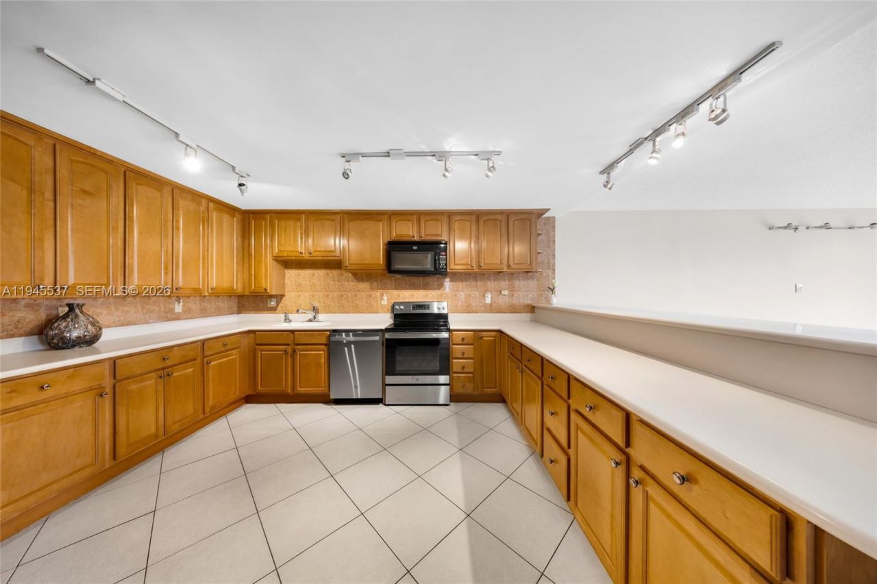 600 Three Islands Blvd , Unit 212, Hallandale Beach, FL 33009 Photo