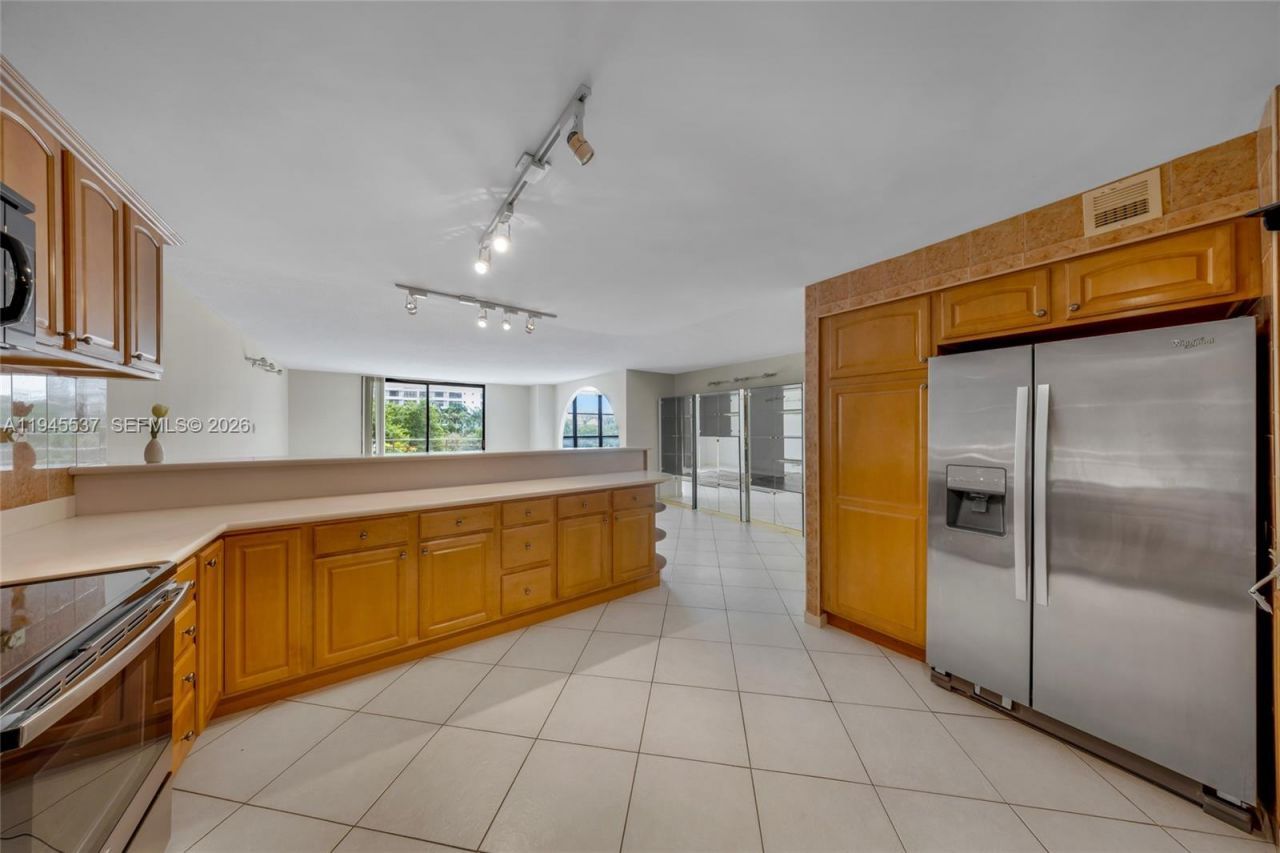 600 Three Islands Blvd , Unit 212, Hallandale Beach, FL 33009 Photo