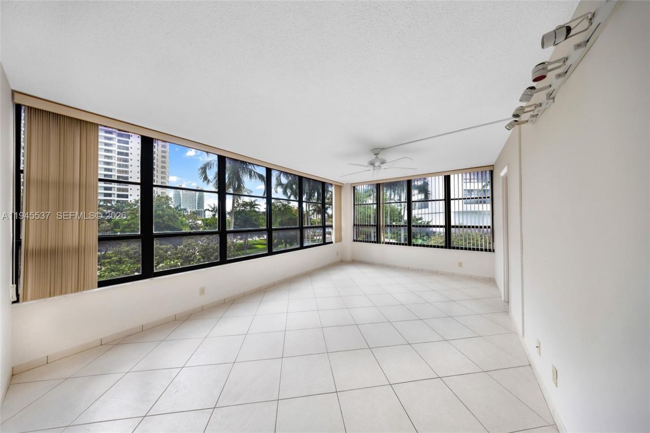 600 Three Islands Blvd , Unit 212, Hallandale Beach, FL 33009 Photo