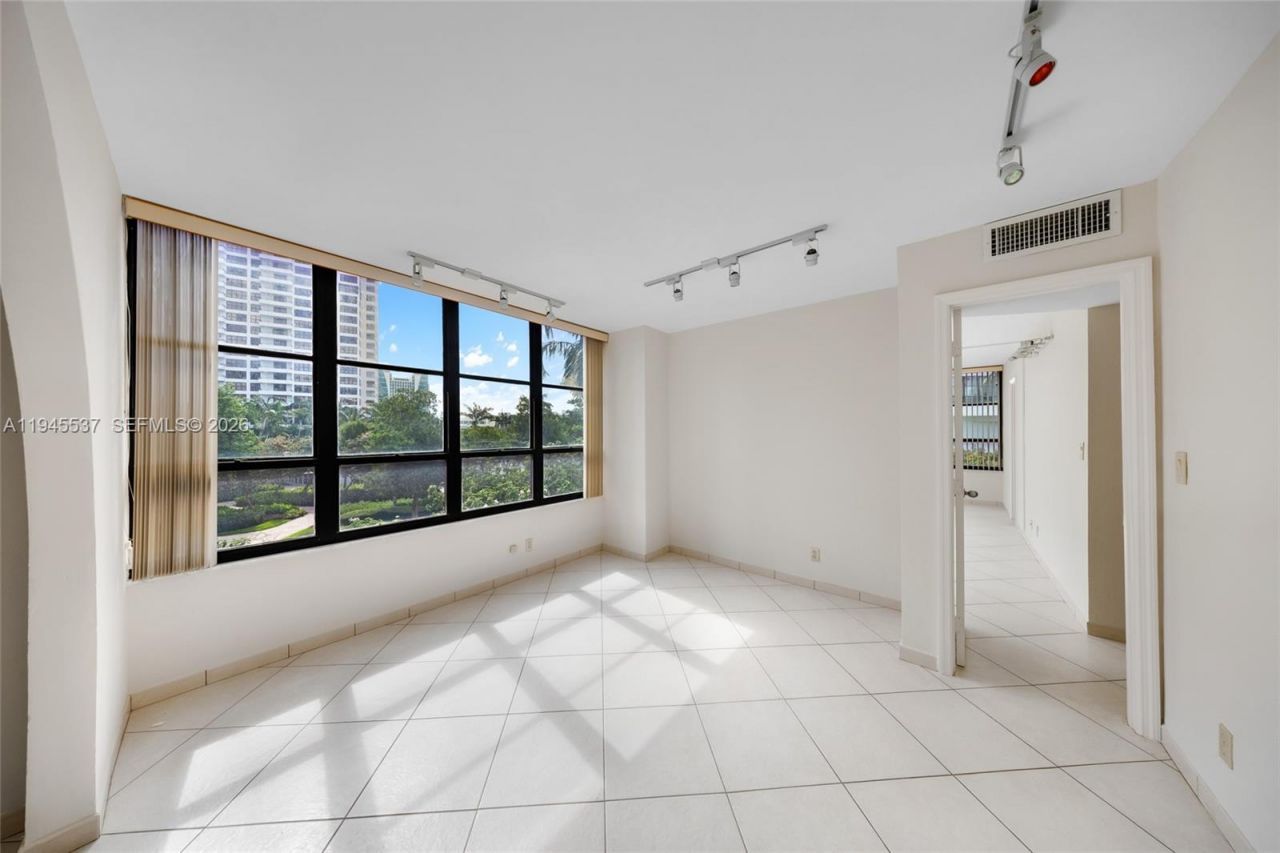 600 Three Islands Blvd , Unit 212, Hallandale Beach, FL 33009 Photo