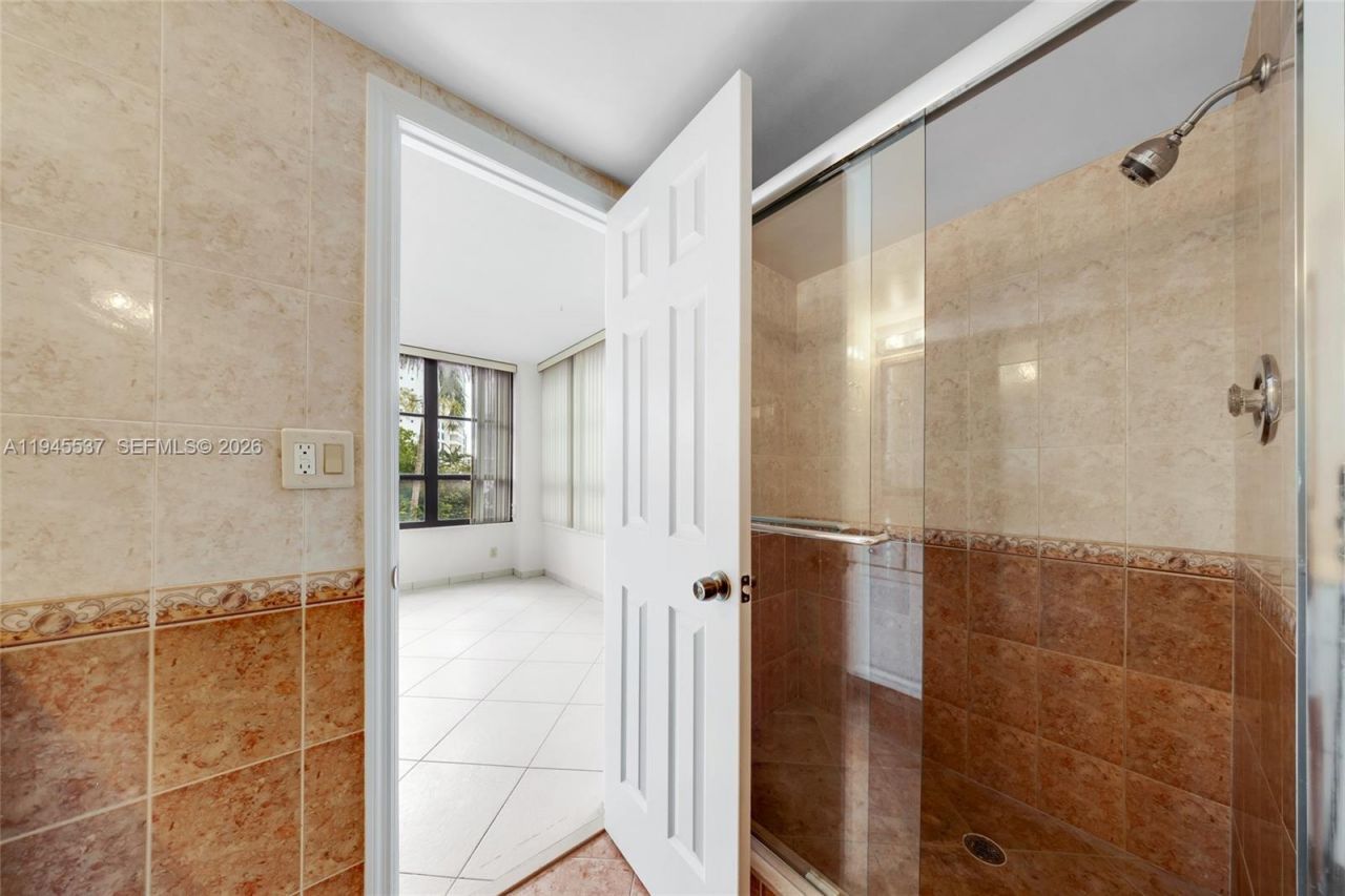 600 Three Islands Blvd , Unit 212, Hallandale Beach, FL 33009 Photo