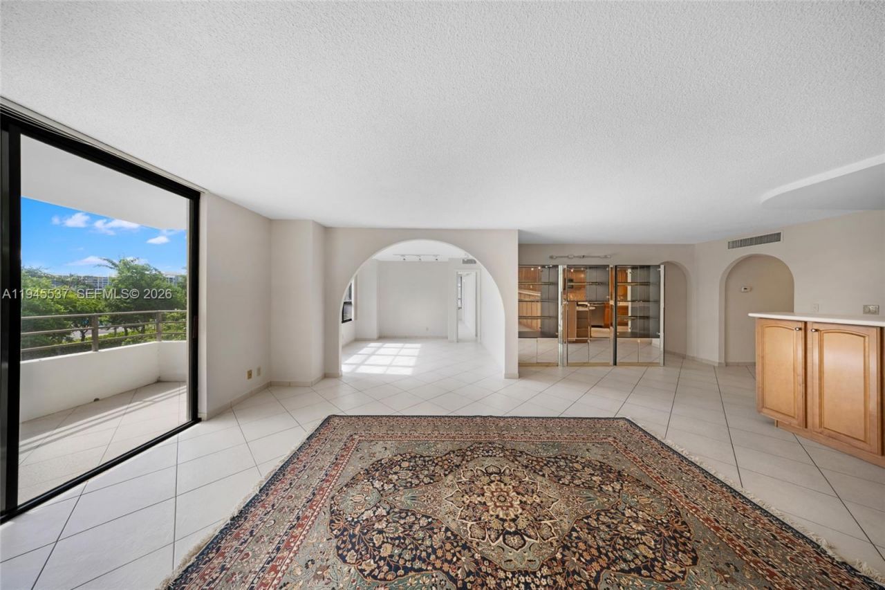 600 Three Islands Blvd , Unit 212, Hallandale Beach, FL 33009 Photo