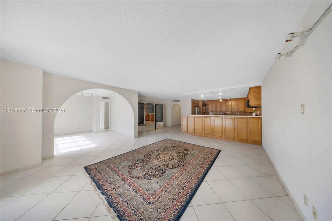 600 Three Islands Blvd , Unit 212, Hallandale Beach, FL 33009 Photo