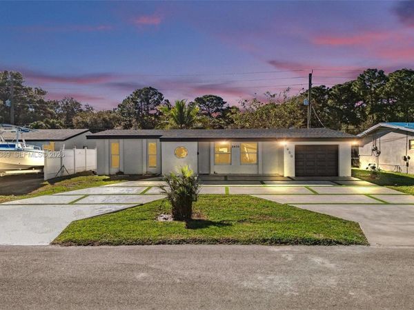 8436 Southampton Dr, Miramar, FL 33025