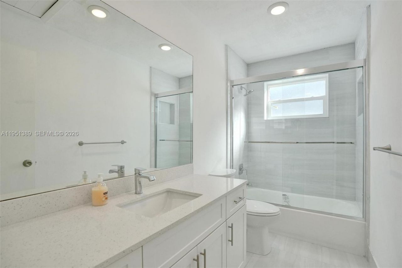 8436 Southampton Dr, Miramar, FL 33025 Photo