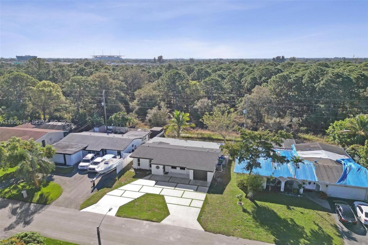 8436 Southampton Dr, Miramar, FL 33025 Photo