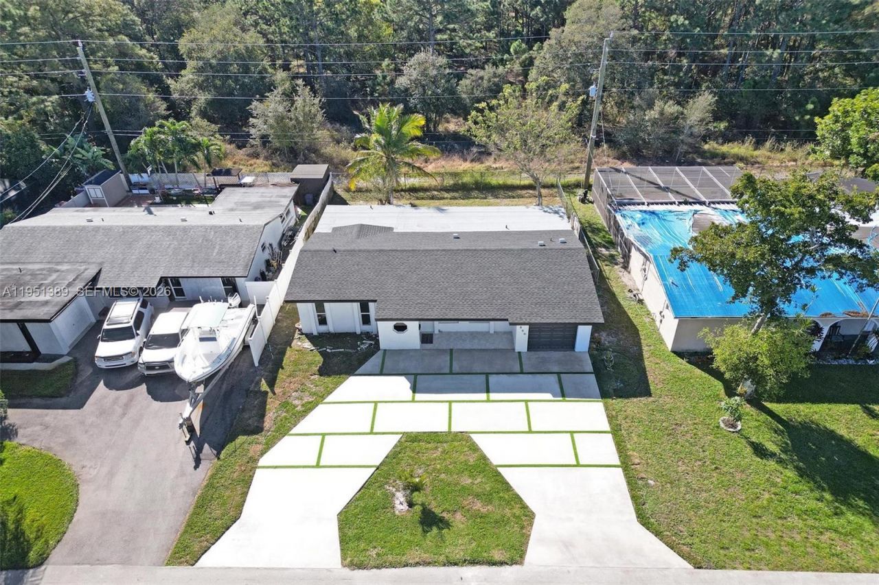 8436 Southampton Dr, Miramar, FL 33025 Photo