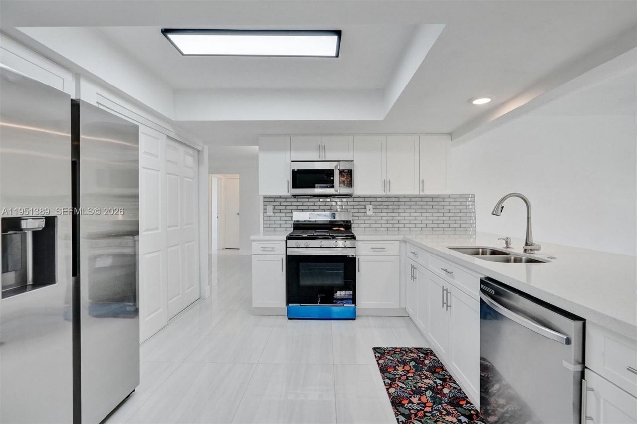 8436 Southampton Dr, Miramar, FL 33025 Photo