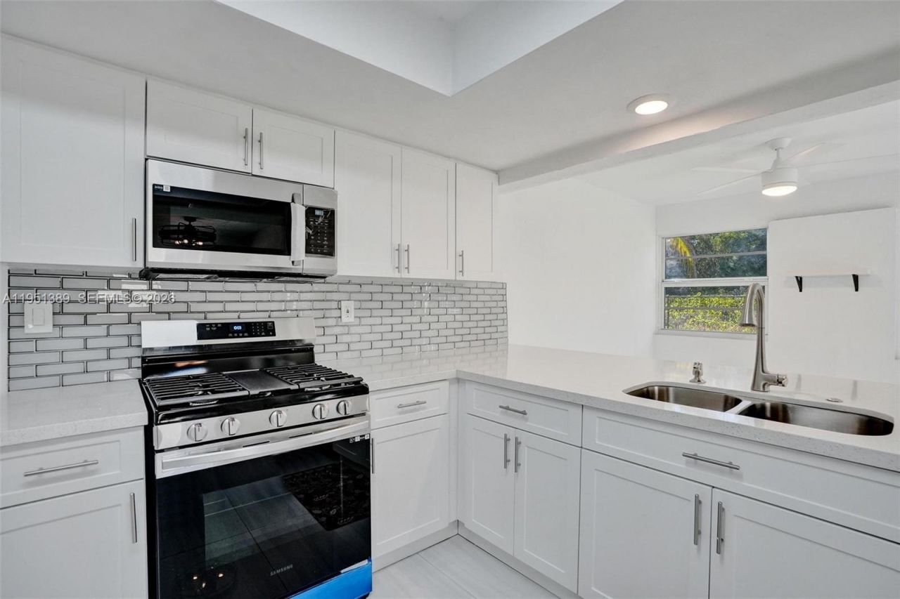 8436 Southampton Dr, Miramar, FL 33025 Photo