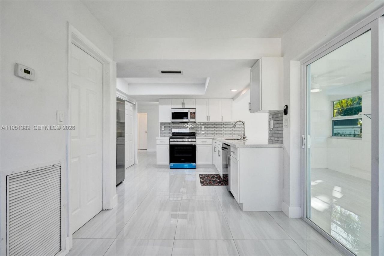 8436 Southampton Dr, Miramar, FL 33025 Photo