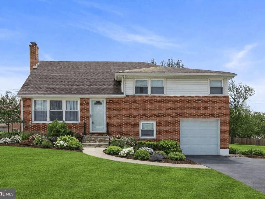 2430 Bradford Drive, York, PA 17402 Main Photo