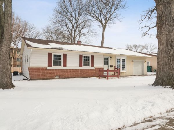 11 Crestview Terrace, Buffalo Grove, IL 60089