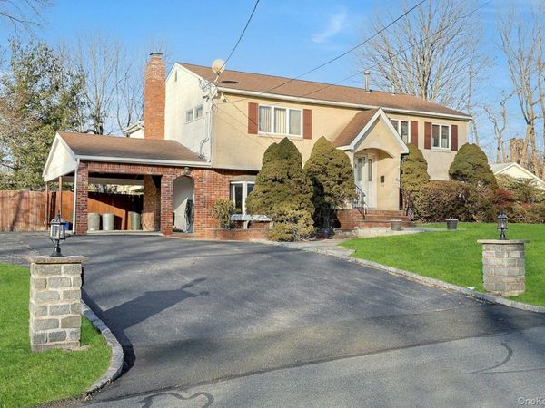 25 Tennyson Drive, Nanuet, NY 10954