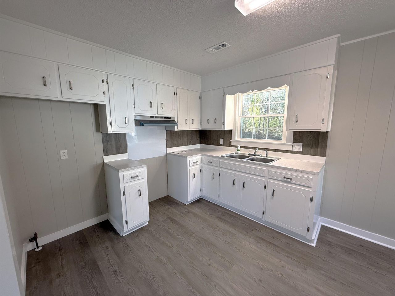 532 Palm Circle  Photo 6