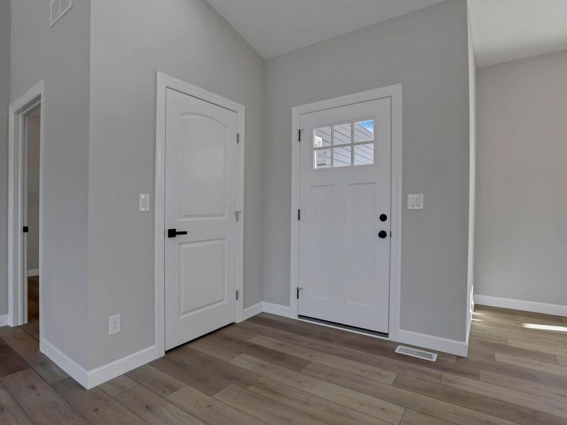 725 Trapp Lane, Hopewell, OH 43746 Photo 6