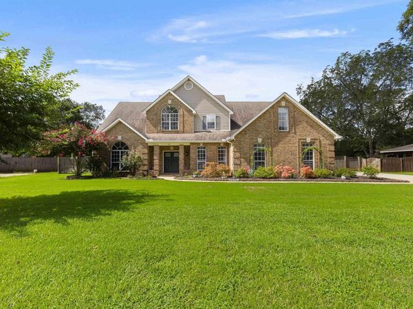 102 White Columns Drive, Kathleen, GA