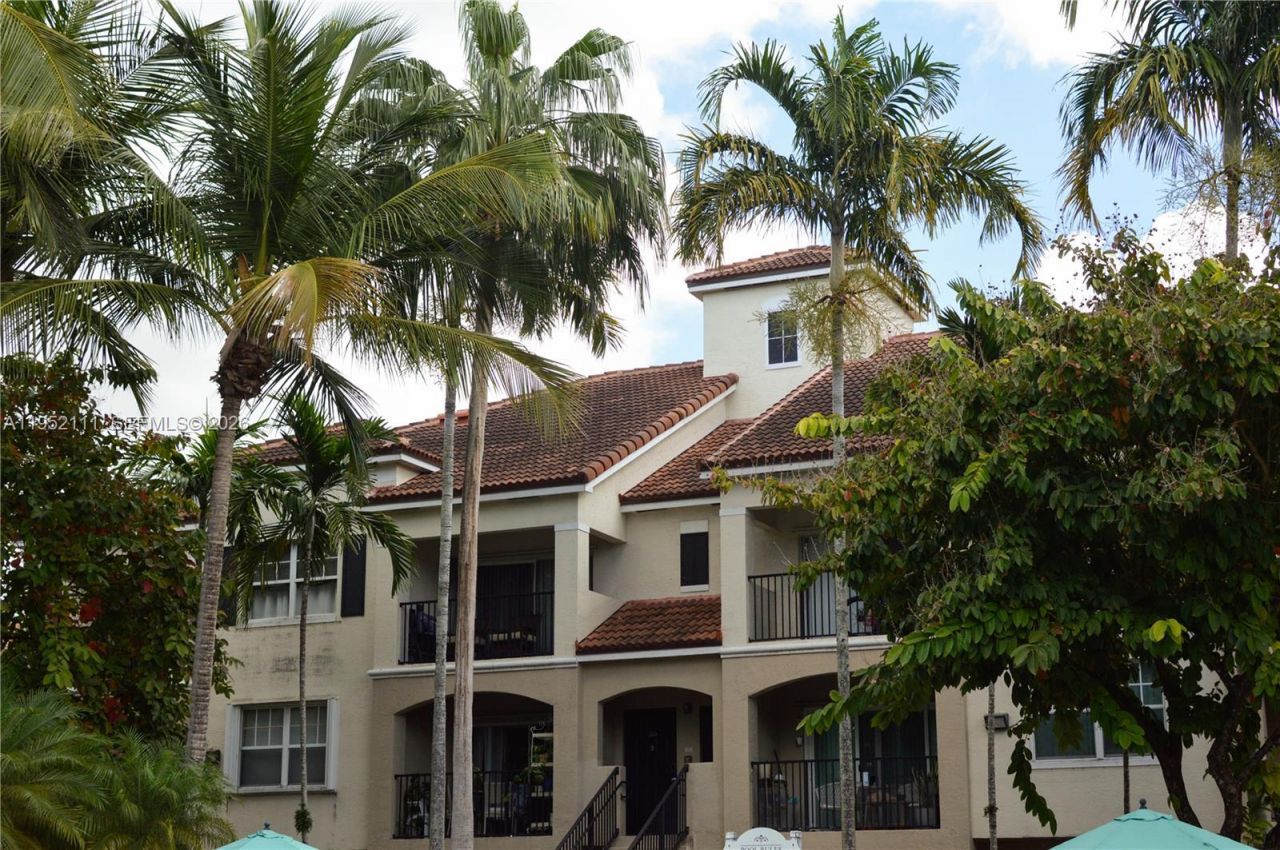 5840 W Sample Rd, Unit 305, Coral Springs, FL 33067 Photo