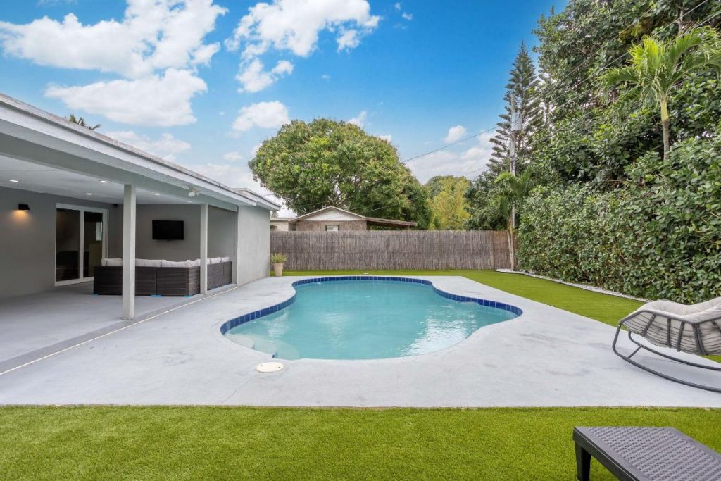 124 SW 11th Avenue, Boynton Beach, FL 33435 Photo