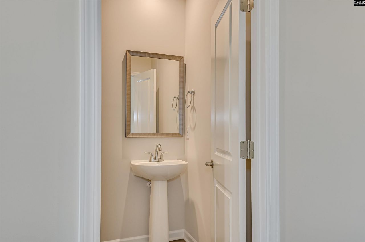 132 Bloomsbury Drive  Photo 4