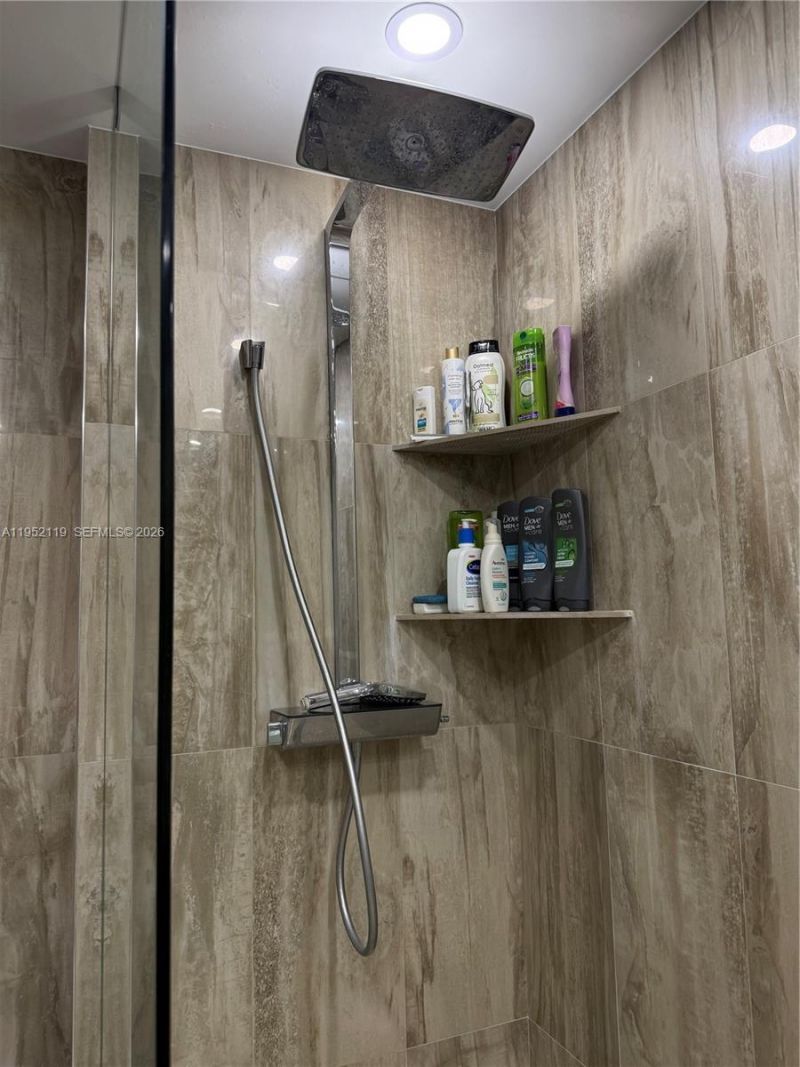 210 174th St, Unit 911, Sunny Isles Beach, FL 33160 Photo