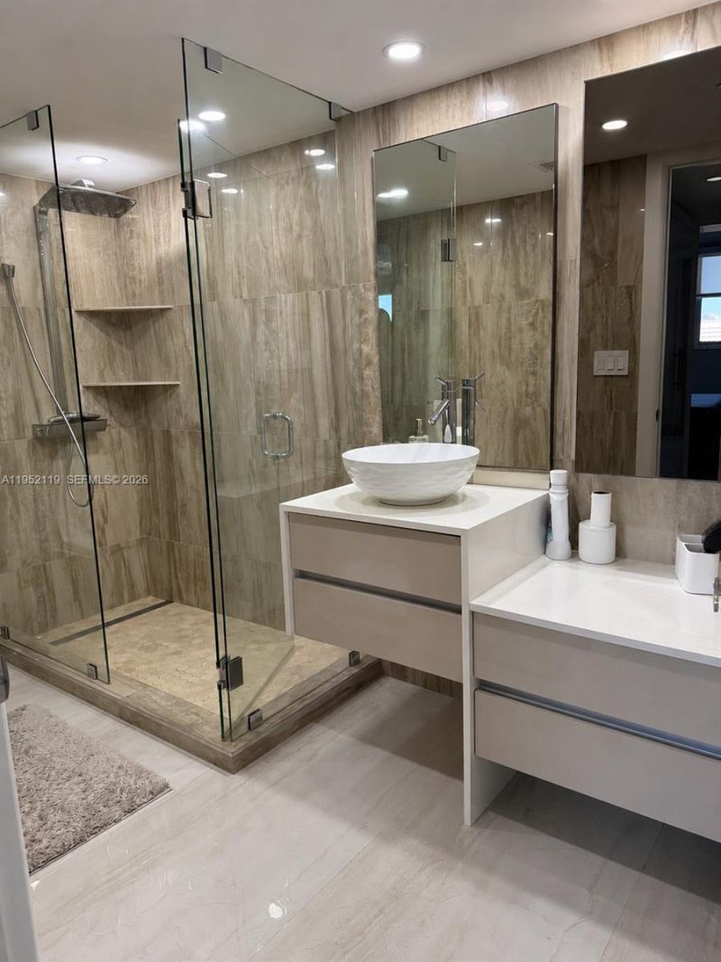 210 174th St, Unit 911, Sunny Isles Beach, FL 33160 Photo