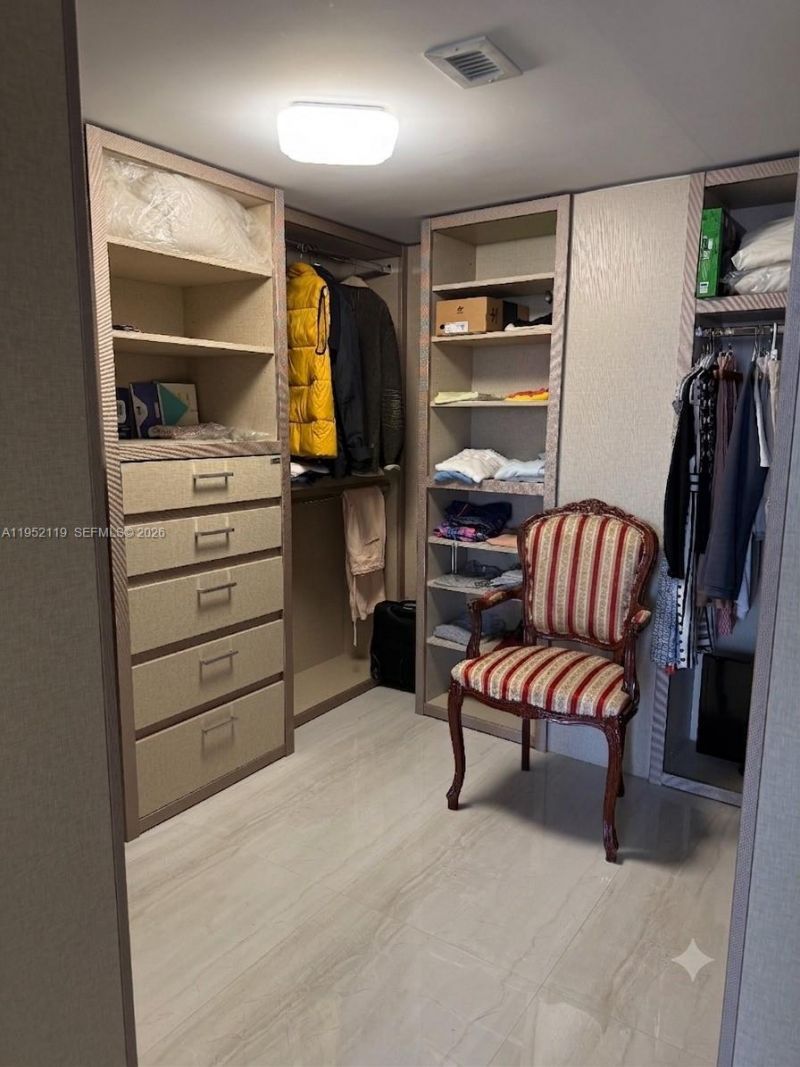 210 174th St, Unit 911, Sunny Isles Beach, FL 33160 Photo