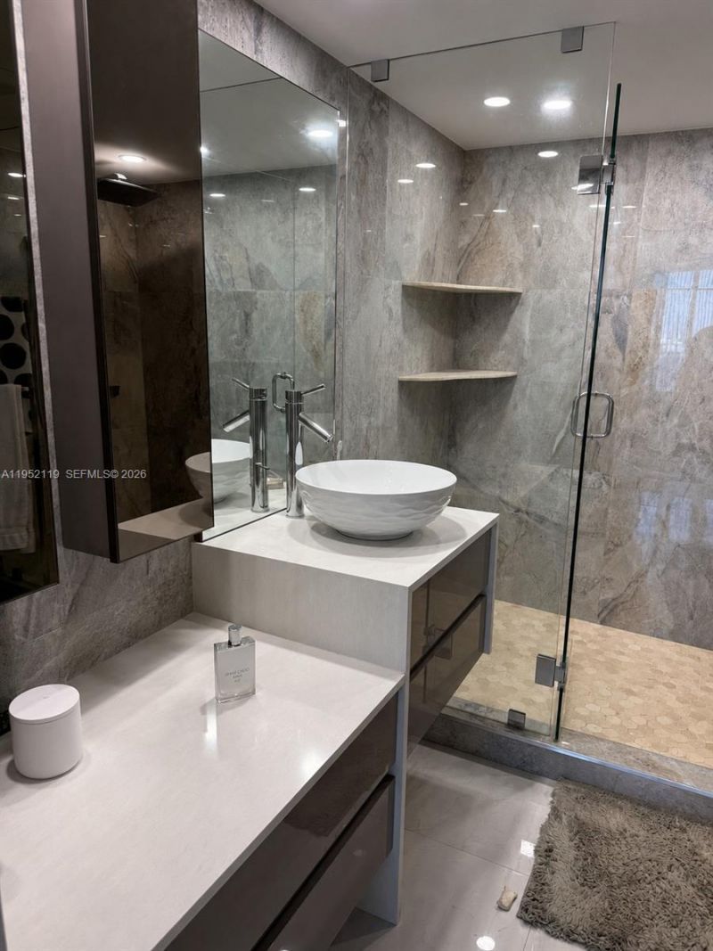 210 174th St, Unit 911, Sunny Isles Beach, FL 33160 Photo
