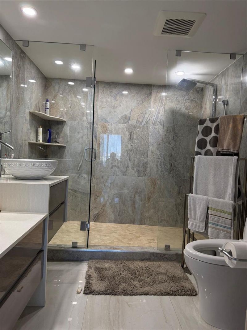 210 174th St, Unit 911, Sunny Isles Beach, FL 33160 Photo