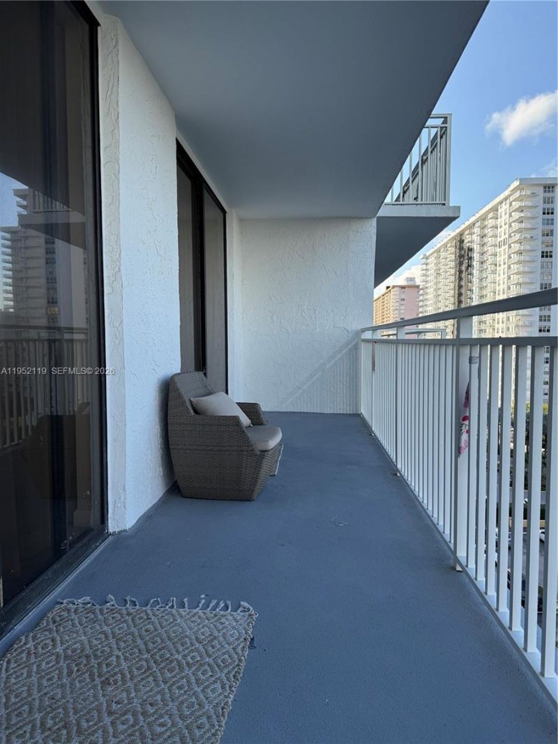 210 174th St, Unit 911, Sunny Isles Beach, FL 33160 Photo
