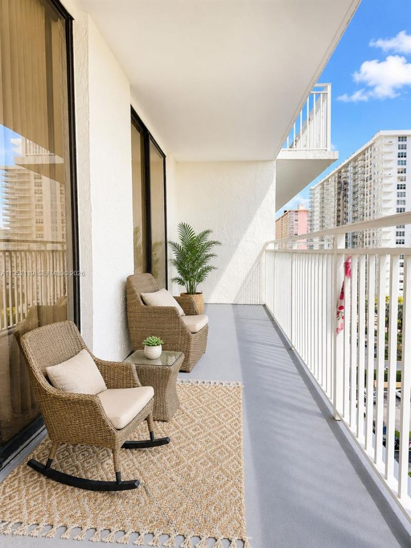 210 174th St, Unit 911, Sunny Isles Beach, FL 33160 Photo
