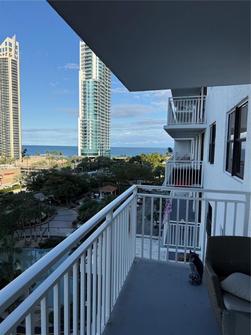 210 174th St, Unit 911, Sunny Isles Beach, FL 33160 Photo