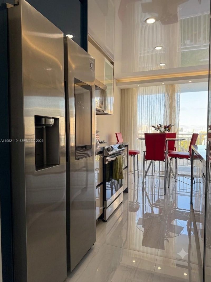 210 174th St, Unit 911, Sunny Isles Beach, FL 33160 Photo