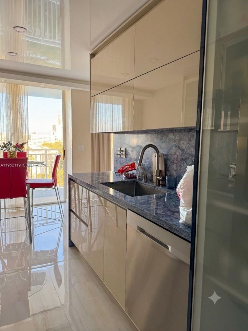 210 174th St, Unit 911, Sunny Isles Beach, FL 33160 Photo
