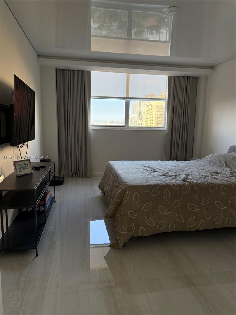 210 174th St, Unit 911, Sunny Isles Beach, FL 33160 Photo